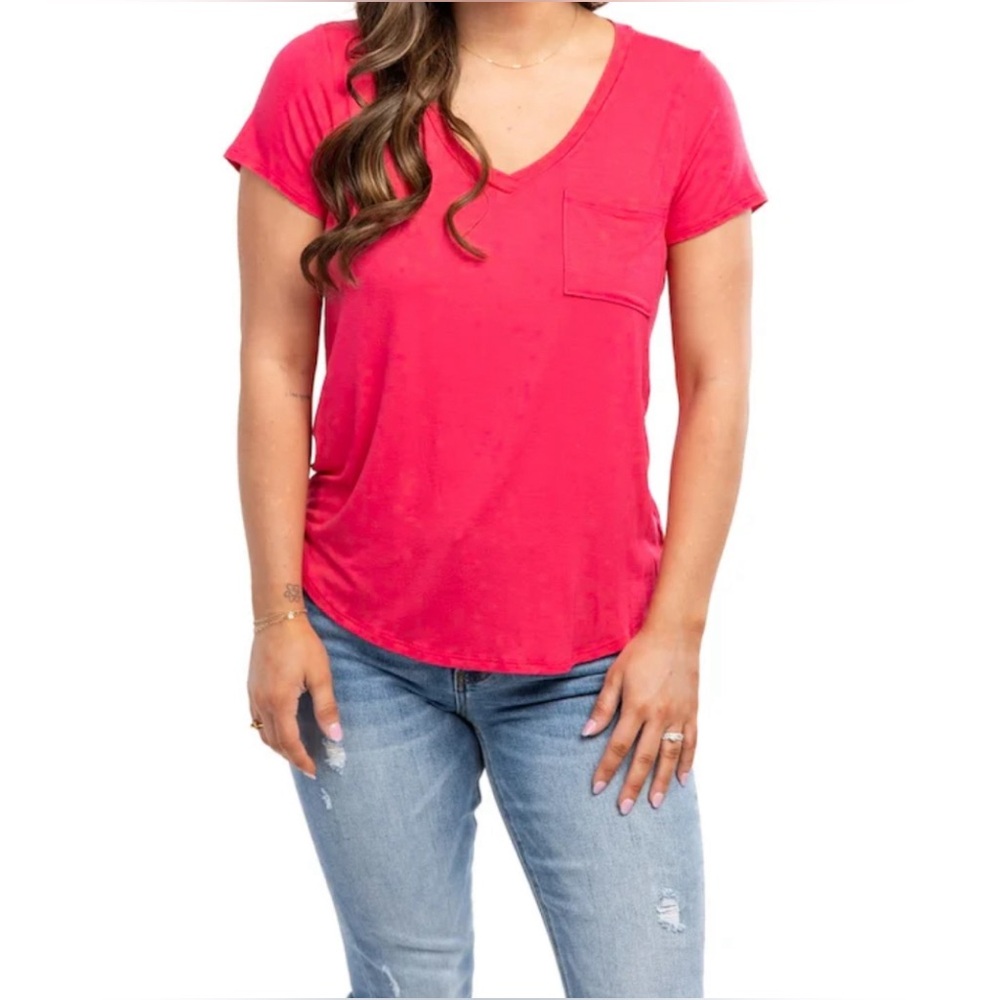 Super Soft!! Fuchsia V-Neck “Everyday” Tee - Size L